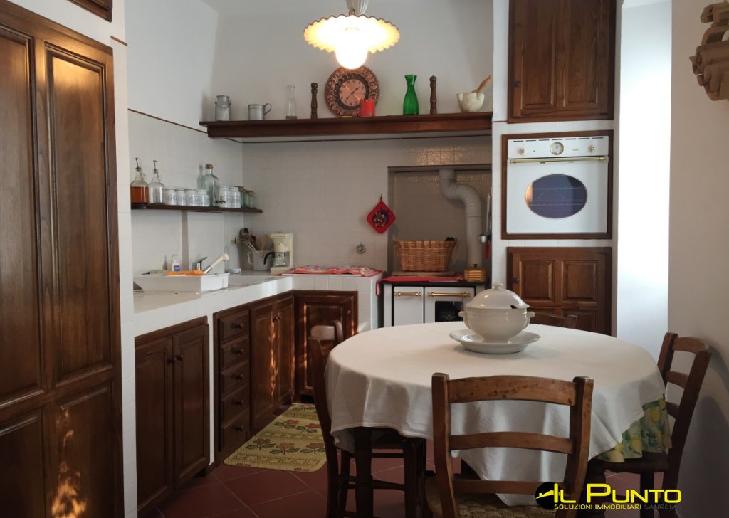 Typical Ligurian house for sale , Bajardo, locality beginning of the country