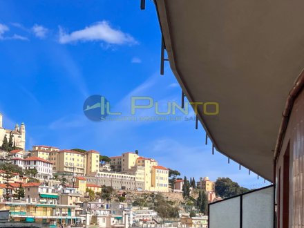 SANREMO two-room apartment 350 meters from the market square