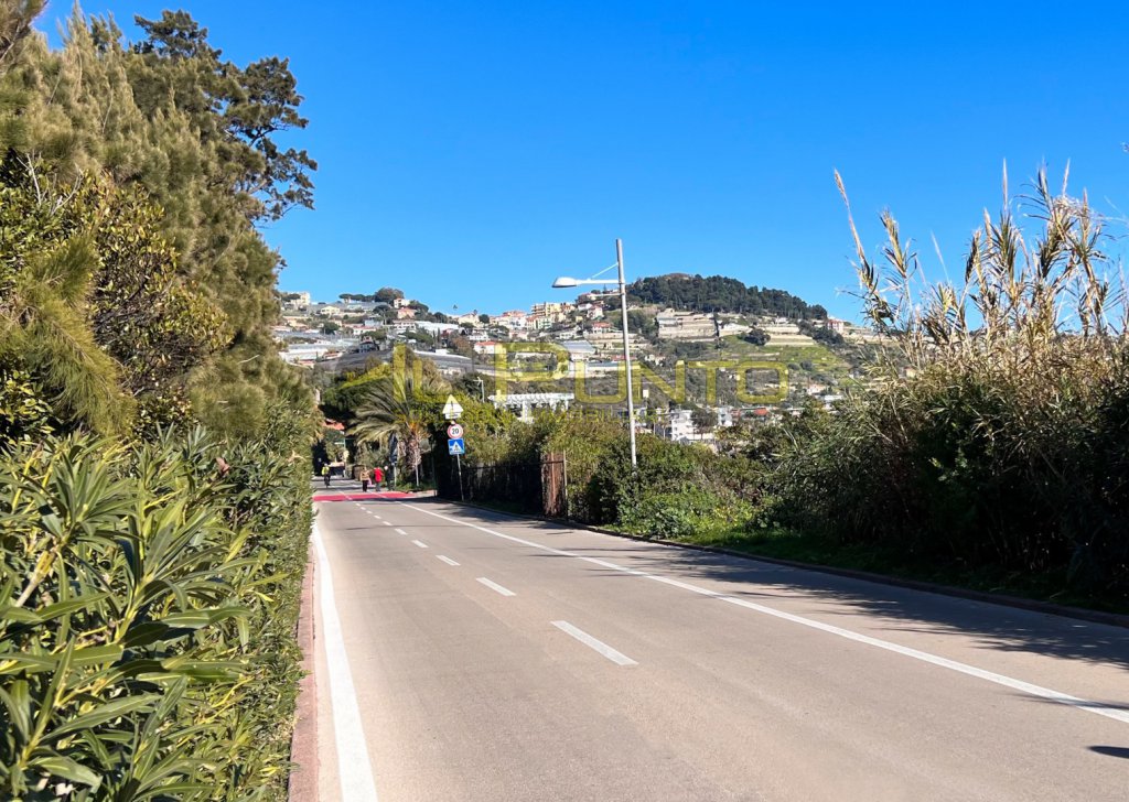 Vendita Appartamento Sanremo - SANREMO trilocale con passaggio diretto al mare Località San Martino