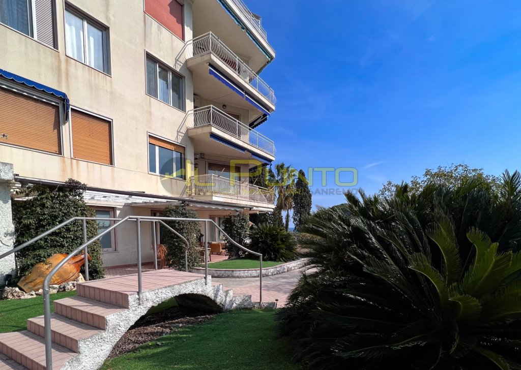 Vendita Appartamento Sanremo - SANREMO grande appartamento con terrazza Località Solaro/Campo Ippico