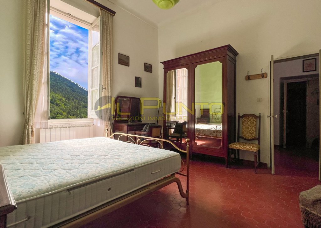 Sale Apartment Castel Vittorio - CASTEL VITTORIO house with tavern and garden in the ancient village Locality 