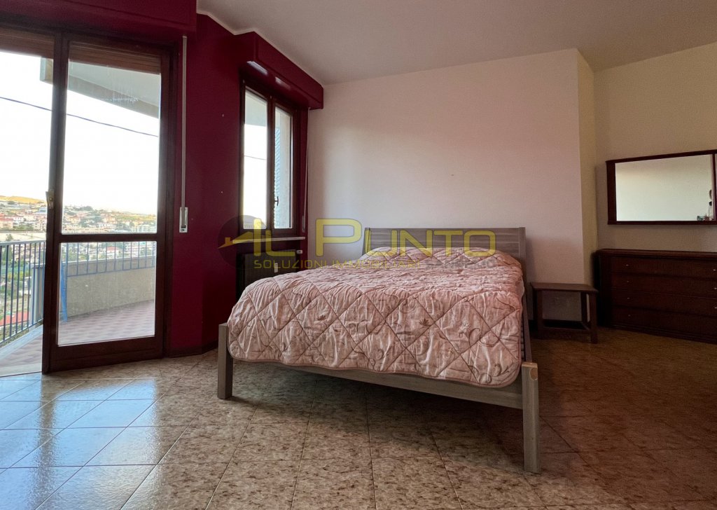 Vendita Appartamento Sanremo - SANREMO grande bilocale con balconate Località via Padre Semeria