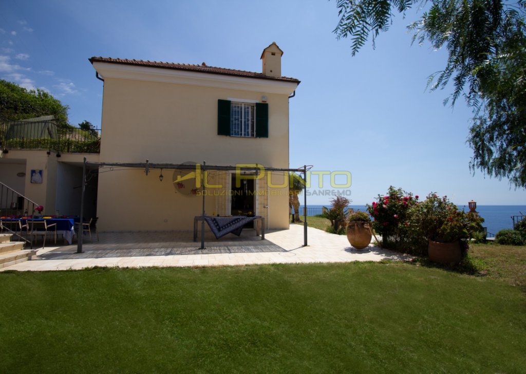 Sale Villas and Independent Houses Sanremo - SANREMO villa with panoramic views of the gulf from Cape Nero to Cape Verde and the city Locality 