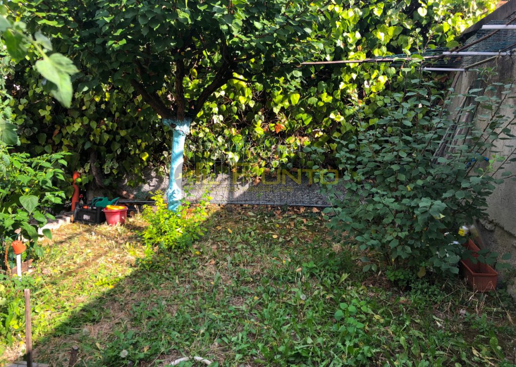 Продажа Независимые дома Санремо - САНРЕМО Вилла с садовым фоком Город 