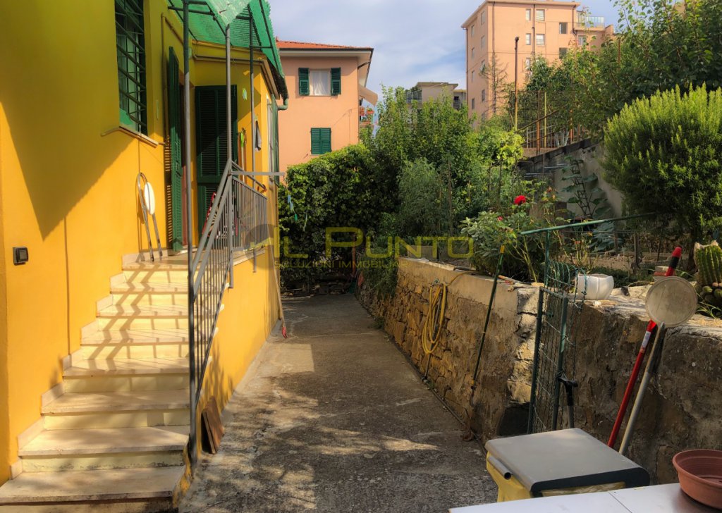 Vendita Ville e Case Indipendenti Sanremo - SANREMO  villetta con giardino zona Foce Località Foce