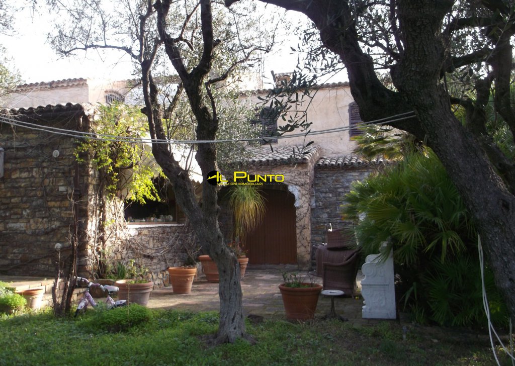 Ville e Case Indipendenti in vendita  via Val d'Olivi 179, Sanremo, località San Martino