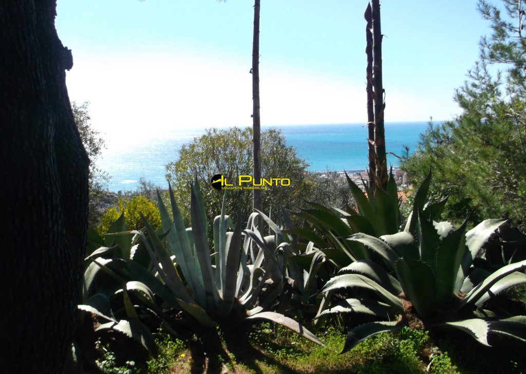 Villas and Independent Houses for sale  via Val d'Olivi 179, Sanremo, locality San Martino