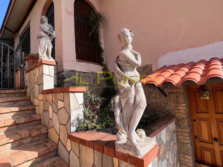 SANREMO semi-detached villa with garden