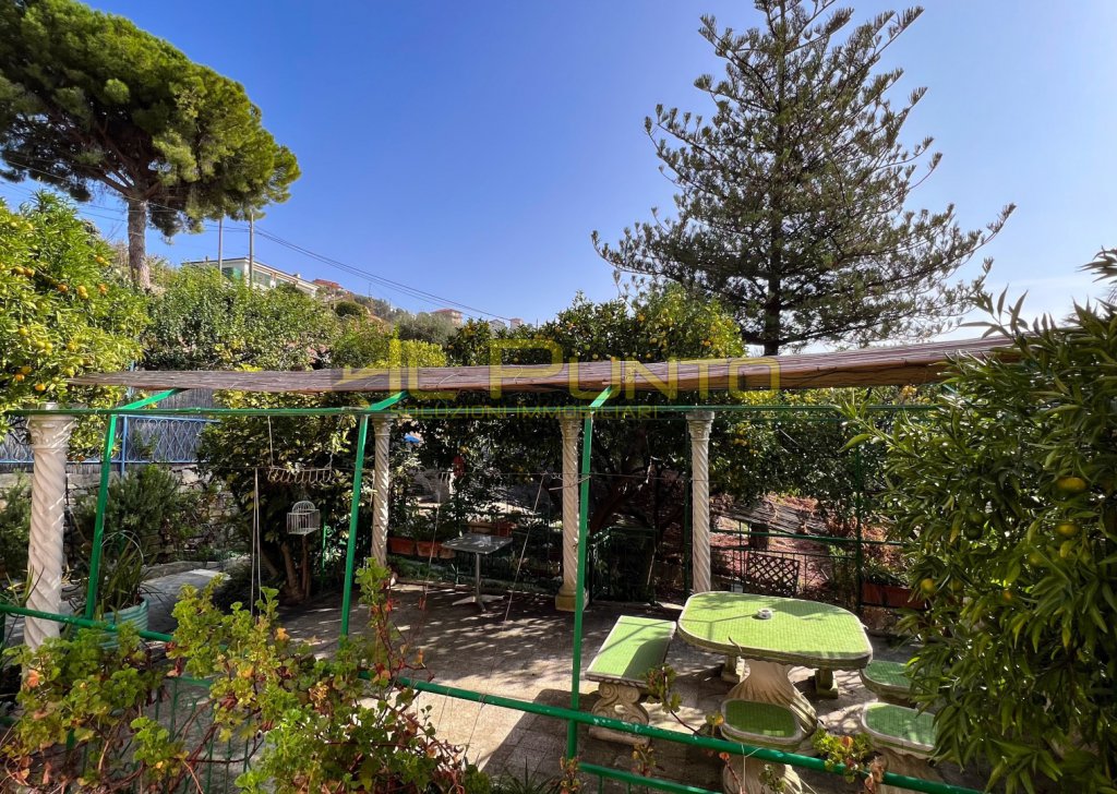 Sale Villas and Independent Houses Sanremo - SANREMO semi-detached villa with garden Locality 
