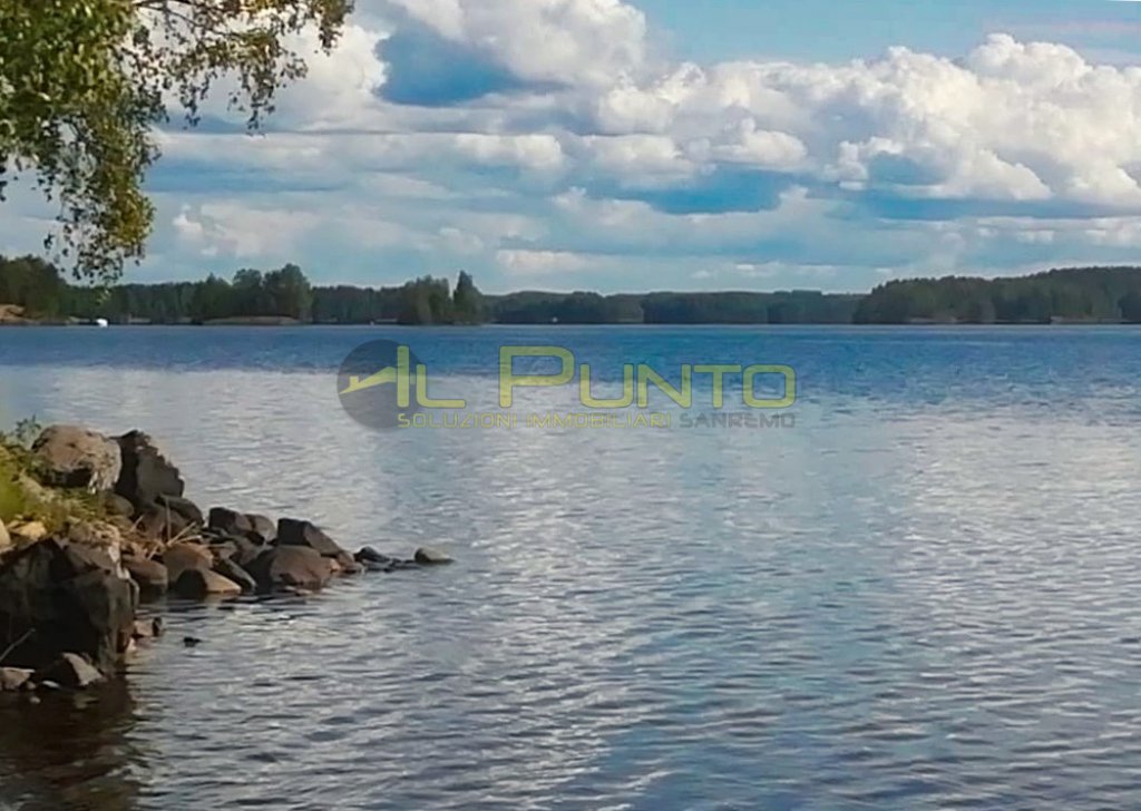 Vendita Ville e Case Indipendenti Polvijärvi - VILLA sul lago con spiaggia privata Località Martikkalanniemi