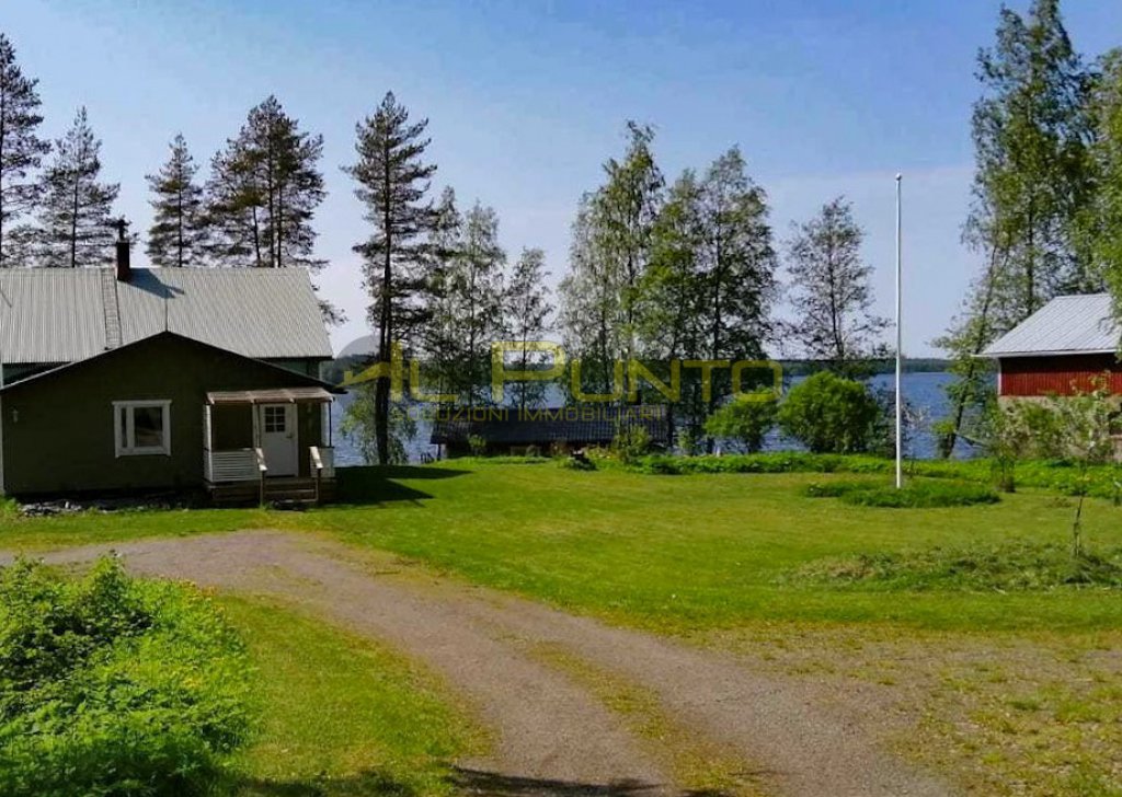 Sale Villas and Independent Houses Polvijärvi - VILLA on the lake with private beach Locality 