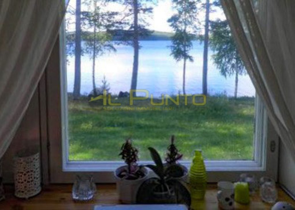 Sale Villas and Independent Houses Polvijärvi - VILLA on the lake with private beach Locality 
