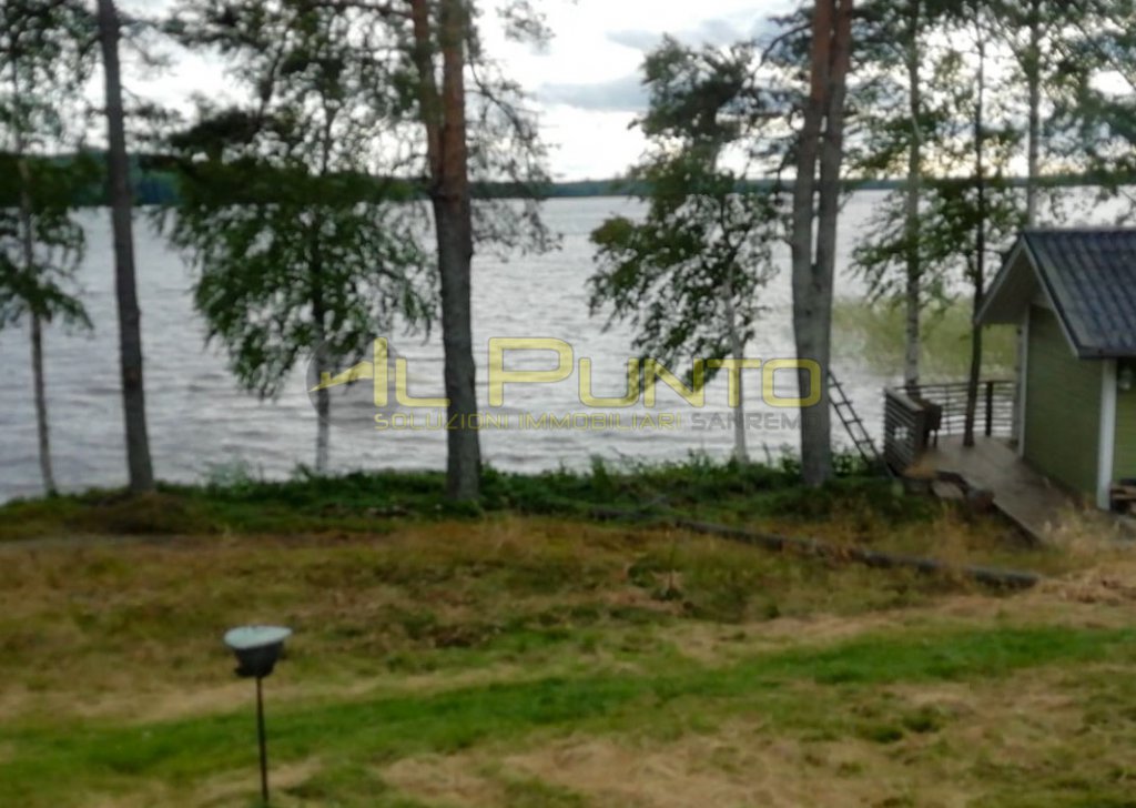 Vendita Ville e Case Indipendenti Polvijärvi - VILLA sul lago con spiaggia privata Località Martikkalanniemi